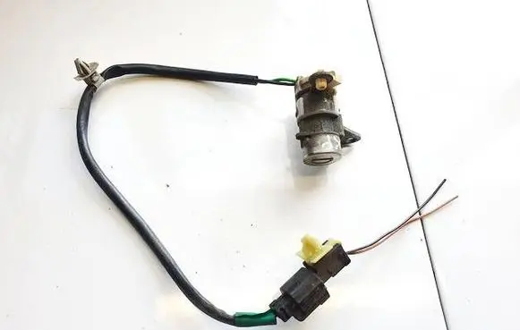 Hyundai Trajet Front door lock (next to the handle) 