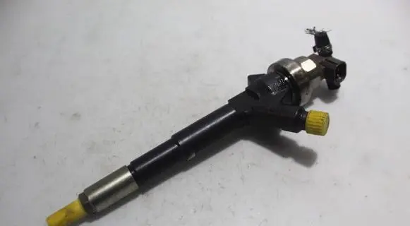 Opel Astra J Fuel injector 55567729