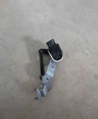 BMW 4 F32 F33 Rear air suspension level height sensor 6860843