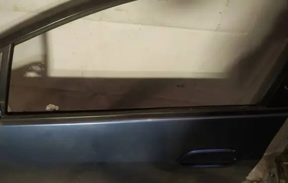Honda Insight Front door glass trim molding 