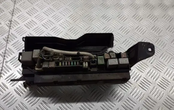 Toyota Avensis Verso Fuse box cover