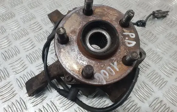 Toyota Avensis T220 Front wheel hub
