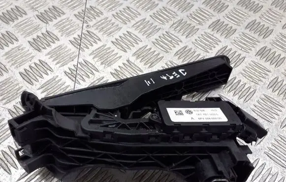 Volkswagen Jetta V Accelerator pedal position sensor 1K1721503L