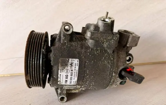 Volkswagen PASSAT B7 Air conditioning (A/C) compressor (pump) 5N0820803A