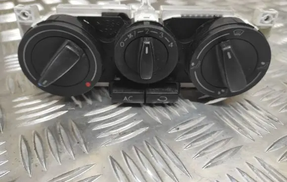 Volkswagen Golf IV Climate control unit 1J0820045F