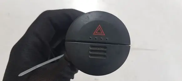 Nissan X-Trail T30 Hazard light switch 06016