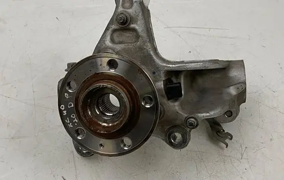 Volvo XC40 Front wheel hub spindle knuckle 32221857 T24011520163339