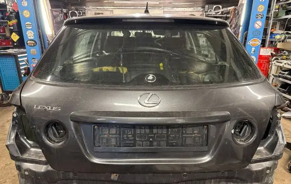 Lexus IS 200-300 Tailgate/trunk/boot lid 6700553020 6810553070 6810553080