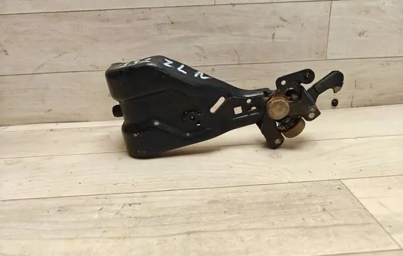Peugeot 807 Sliding door lower roller guide/hinge 