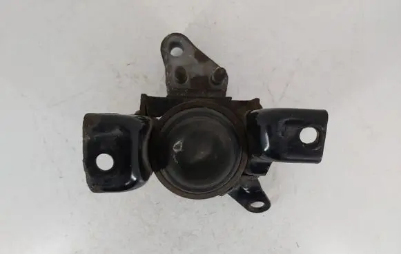 Toyota Corolla Verso E121 Engine mount bracket