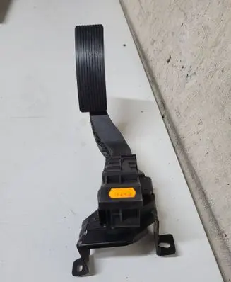 Mercedes-Benz B W246 W242 Accelerator throttle pedal A2463001904