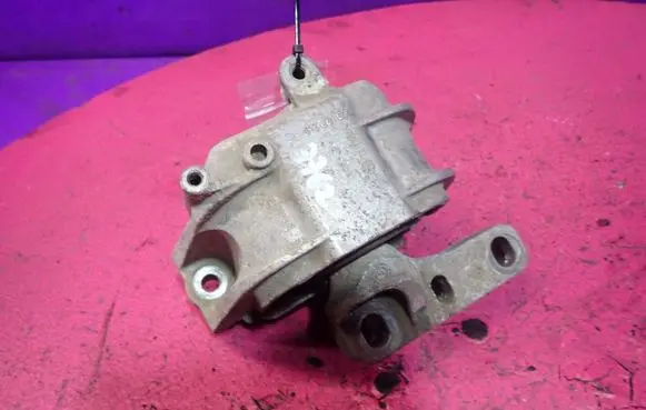 Volkswagen Golf IV Engine mount vacuum valve 