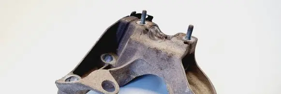 Audi A4 S4 B7 8E 8H Engine mounting bracket 8E0199352F