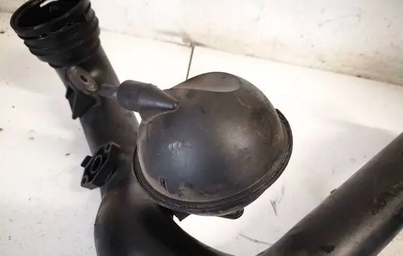 Vacuum air tank