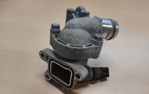 Thermostat/thermostat housing