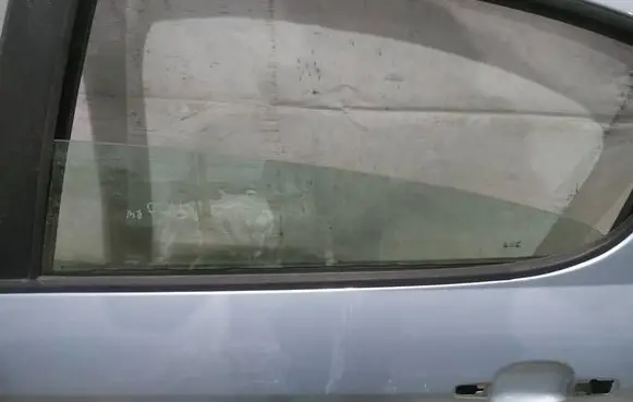 Peugeot 407 Rear door window glass AS2