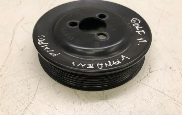 Volkswagen Golf VI Water pump pulley 03D121028B