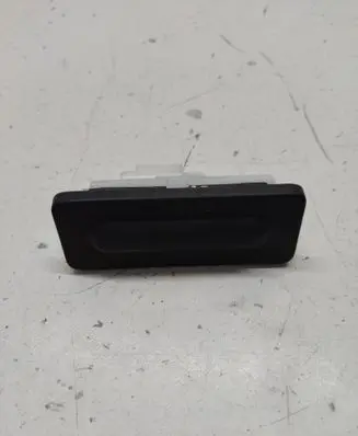 Opel Mokka B Tailgate opening switch 9820395580