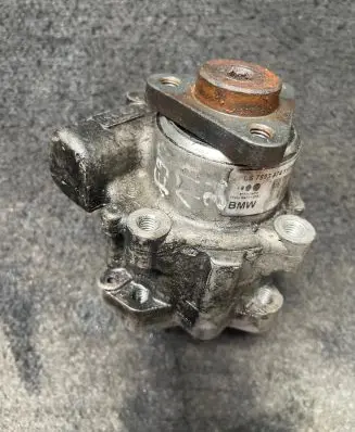 BMW 3 E90 E91 Power steering pump 7693974