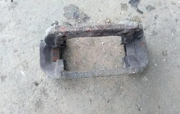 Mercedes-Benz C W203 Front Brake Caliper Pad/Carrier 