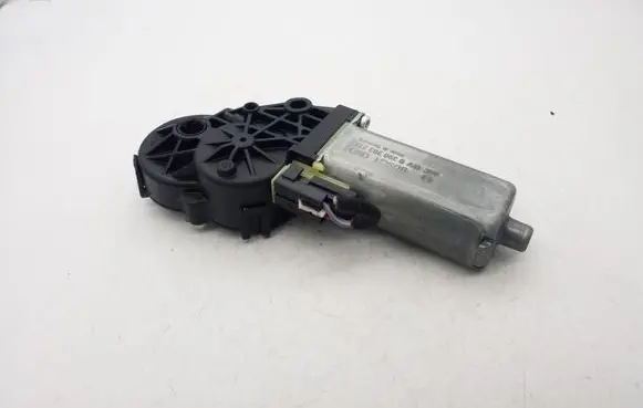 Volkswagen PASSAT B6 Seat adjustment motor 0390203224