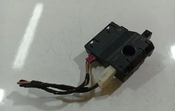 BMW 3 E90 E91 Antenna control unit 920039002