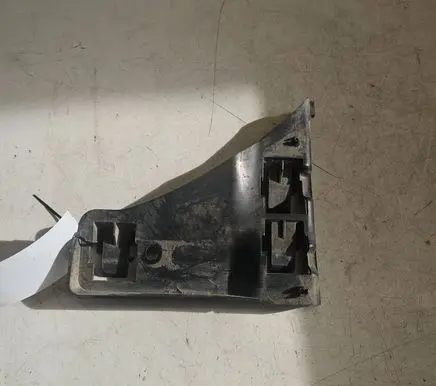 Front bumper mounting bracket