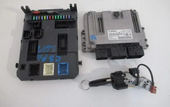 Citroen C3 Picasso Engine ECU kit and lock set 0261201505