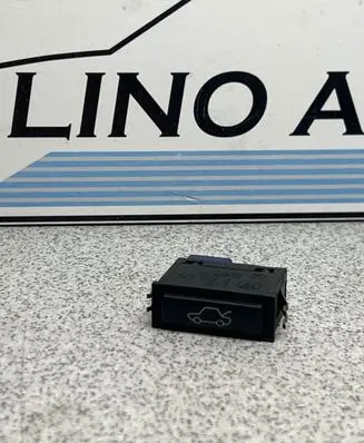 BMW 5 E39 Tailgate opening switch 8365579