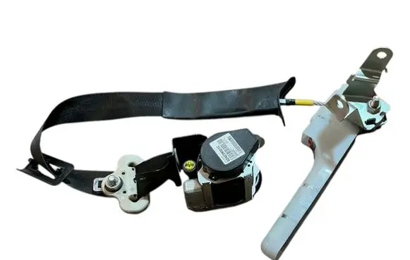 Nissan Leaf I (ZE0) Front seatbelt 624239001C 080X090RH 624332400A
