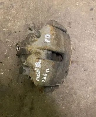 Volkswagen PASSAT B6 Front brake caliper
