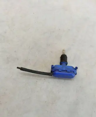 Audi 100 200 5000 C3 Central locking vacuum pump 443862153B