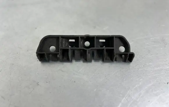 Audi A7 S7 4G Fender mounting bracket 4G8853921A