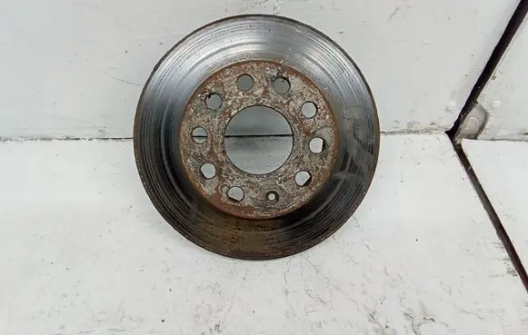 Volkswagen Golf V Rear brake disc