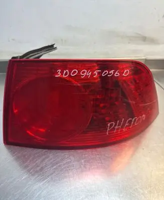 Tailgate rear/tail lights