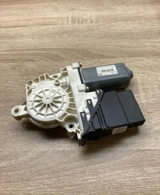 Volkswagen PASSAT B6 Rear door window regulator motor 3C9959704 975281200