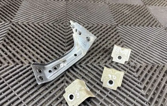 Volkswagen PASSAT B8 Fender mounting bracket 3G0821142A 2628
