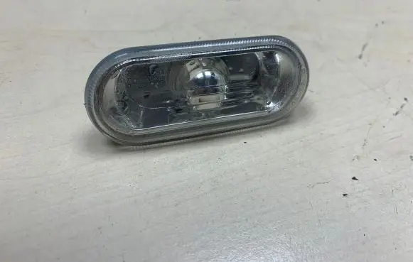 Volkswagen PASSAT B5.5 Front fender indicator light