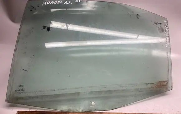 Ford Mondeo Mk III Rear door window glass 43R00021 DOT32M13AS2