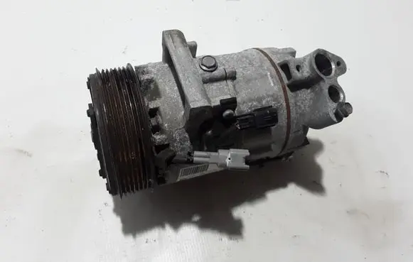 Renault Captur Air conditioning (A/C) compressor (pump) 926000734R