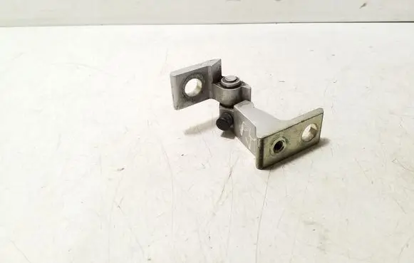 Volkswagen PASSAT B8 Front door upper hinge 8X0831403E