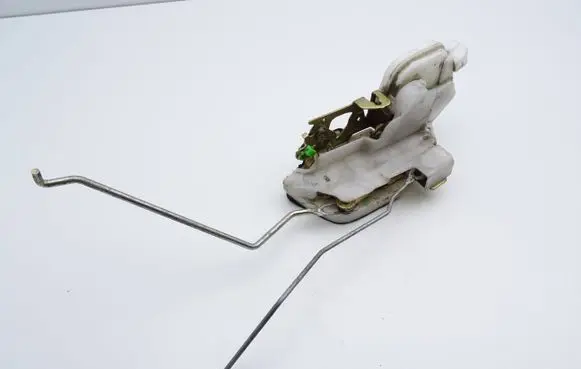Mitsubishi Pajero Front door lock 