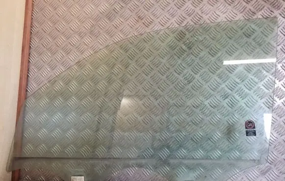 Nissan X-Trail T31 Front door window glass four-door 43R00034
