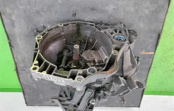 Manual 5 speed gearbox
