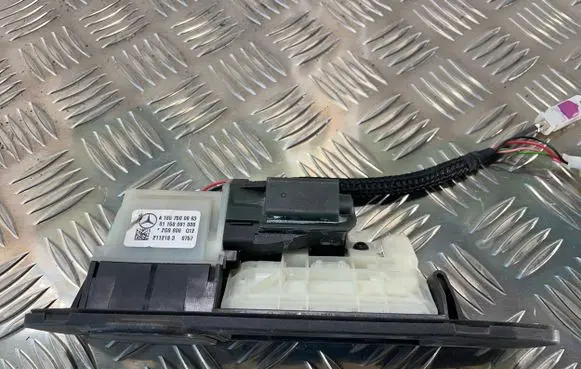 Mercedes-Benz GLC C253 Tailgate handle with camera A1667500993