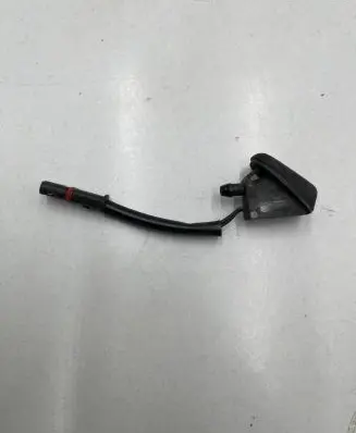 Windshield washer spray nozzle