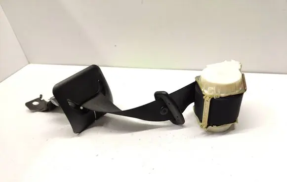 BMW 5 E60 E61 Rear seatbelt 33005895 7075642 52207075642