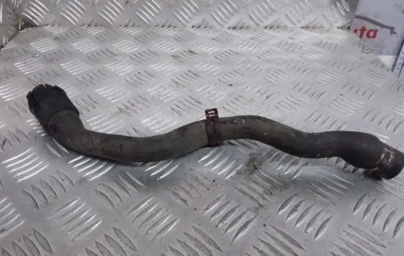 Opel Zafira B Engine coolant pipe/hose 13118274