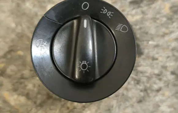 Volkswagen Golf IV Light switch 1C0941531
