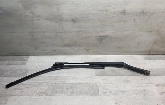 Skoda Octavia Mk2 (1Z) Front wiper blade arm 1Z1955409A